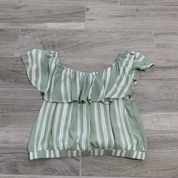 Hem & Thread Crop Top - Picture 2 of 4